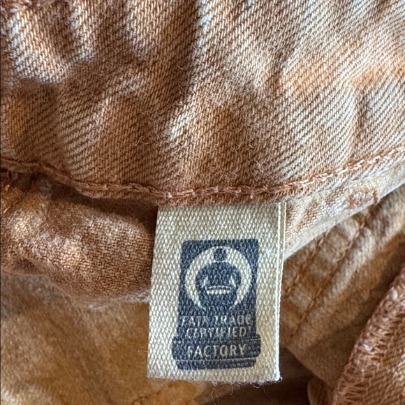 Universal Thread Tan High Rise Jean Shorts - Picture 5 of 8